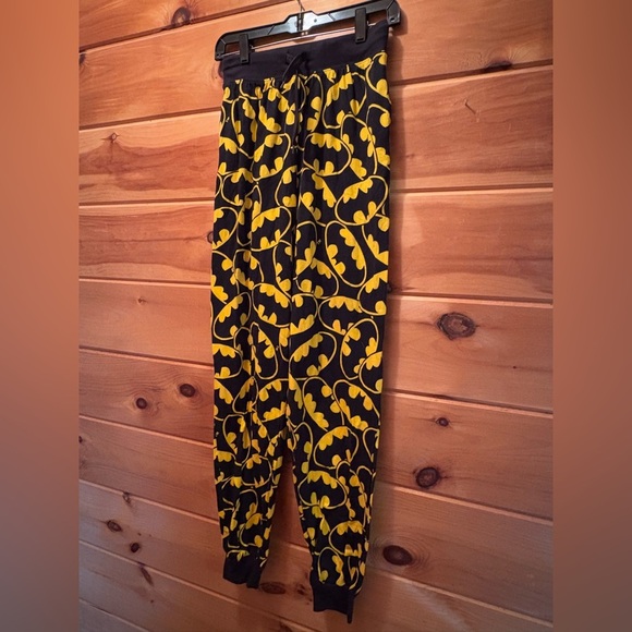 Men's Batman Trade Bat Signal Sleep Pant - Jogger Fit, Side Pockets - Small NWOT - Picture 1 of 8